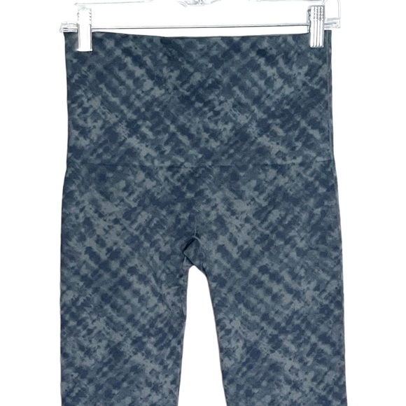 🌺 SPANX Look At Me Now Blue Watercolor Seamless Cropped Leggings Size XL - Picture 4 of 10